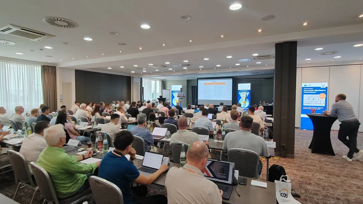 Teilnehmende bei den IcosMedia Zoho Days im Seminarraum